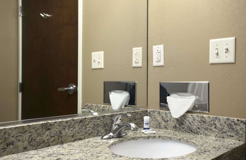 White Hall Hotel | Sonesta Essential Fairmont