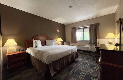 Sandusky Hotel | South Shore Inn
