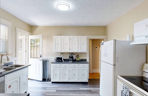 Southbridge Apartment | Spacious 2 Bedroom 1 Bath apt