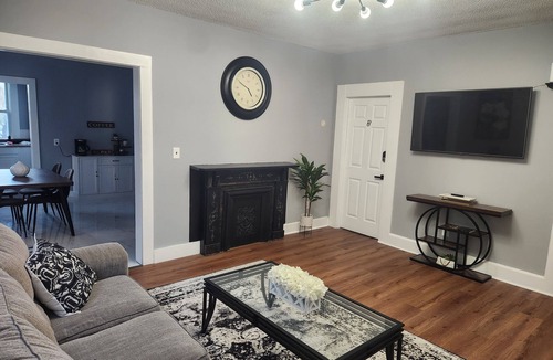 Dwight Apartment | Spacious 3-bedroom apartment near Yale