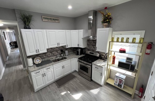 Washington Park Apartment | Spacious 3-bedroom apartment in awesome Chicago with AC, WiFi