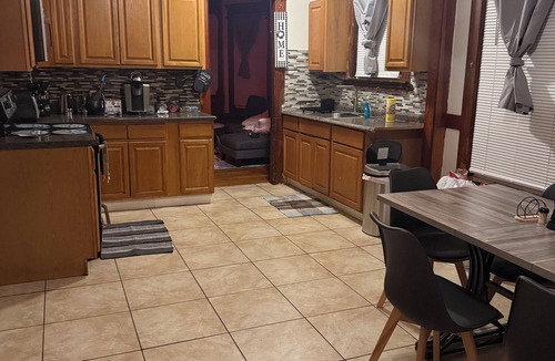 New Haven House | Spacious 3-Bedroom Unit in Prime New Haven Location–A Perfect Place to Call Home