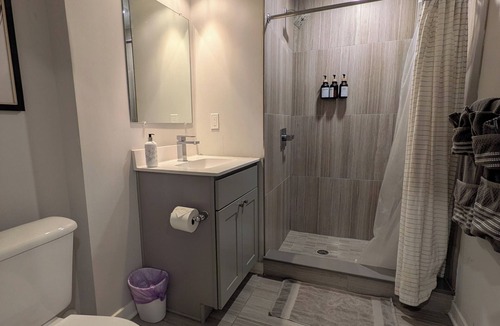Mantua Condo | Spacious 3bd, 3bth in Philly. Near Universities, Zoo, Fairmount Park, many more!