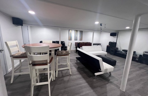 Silver Lane House | Spacious 4-Bedroom Home for Groups & Families — Minutes from Hartford