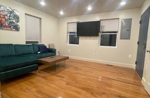 Washington Apartment | Spacious 4-bedroom apartment with AC, WiFi in amazing Washington DC