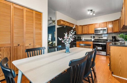 Nauck House | Spacious 4BR Townhouse - Sleeps 13 - Near DC & Metro
