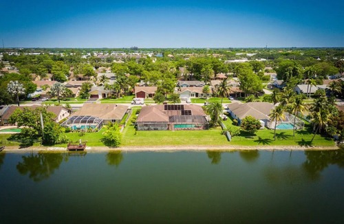 Tamarac House | Spacious 5-bedroom house with WiFi and AC in superb Fort Lauderdale