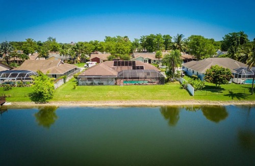 Tamarac House | Spacious 5-bedroom house with WiFi and AC in superb Fort Lauderdale