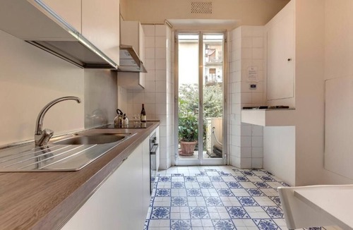 Santissima Annunziata Apartment | Spacious 5-bedroom apartment in charming Firenze with AC