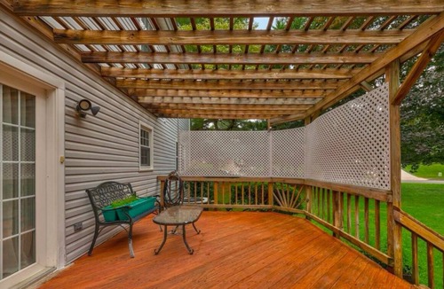 Tysons House | Spacious 5-bedroom house in lovely Tysons with AC, Pool table, WiFi