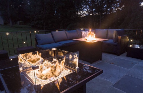 White Plains House | Spacious 6BR Getaway, Game Room, Firepit, NYC