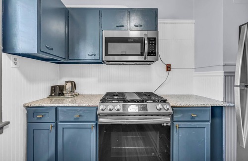 Buffalo House | Spacious 7BR Arcade WiFi FreeParking 3King Sleep 19