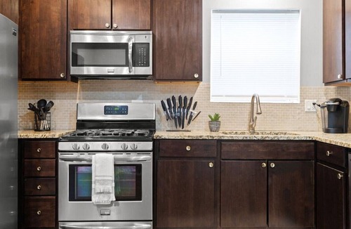 Avondale Villa | Spacious 8 BDR + 2 Kitchens + Garage! Sleeps 16!