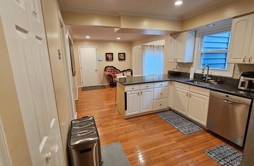 Fairland House | Spacious and Family Friendly 6-bedrooms house in delightful Silver Spring.