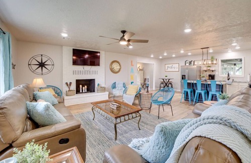 Checotah House | Spacious and Updated! Beds for 10! Luxurious Primary Bath!
