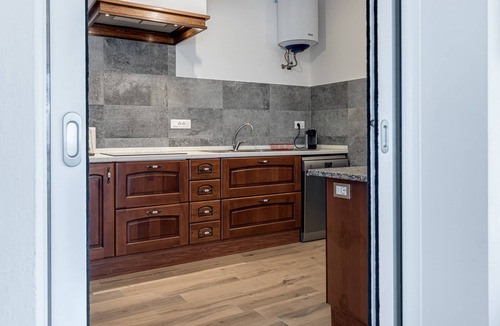 Twist House | Spacious and Welcoming Apartment with Heated Pool