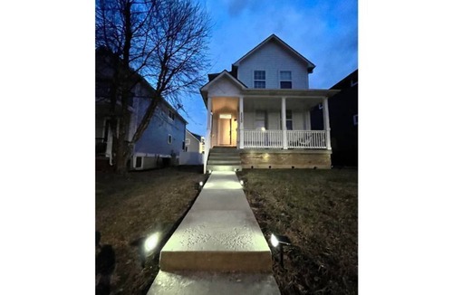 Kennedy King House | Spacious Basement with home theater and bathroom!!