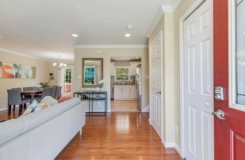 Lanham House | Spacious Entire Home in delightful Lanham, close to Washington DC