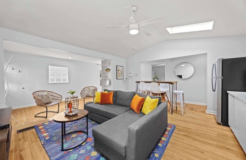 Cherokee Triangle Apartment | Spacious Highlands retreat near Bardstown Road!