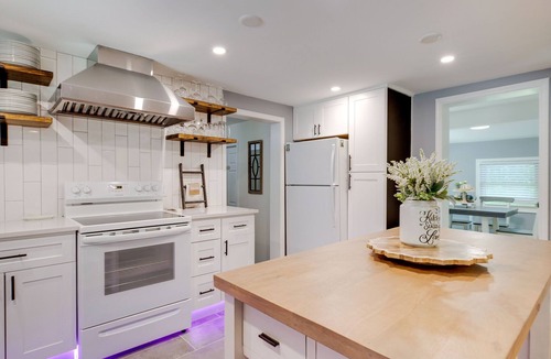 Fairview House | Spacious Retreat- Perfect for Families & Groups!