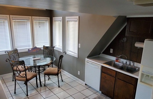 Cadiz House | Spectacular Lake Barkley Retreat, Weekday Pontoon Boat Included*