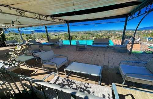 Spoleto Villa | Spoleto Poolside/0.7 kms to central Spoleto/sleeps 20/Wifi+aircon.