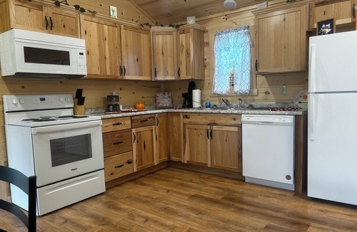 Licking Cottage | Spring Haven, Fire Pit, Pet Friendly