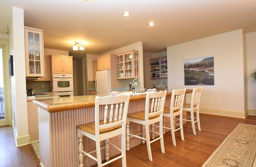 Sherwood House | ST. MICHAELS ESTATE OFFERS WATERFRONT POOL, PIER, DOCK AND 15 ACS PET FRIENDLY