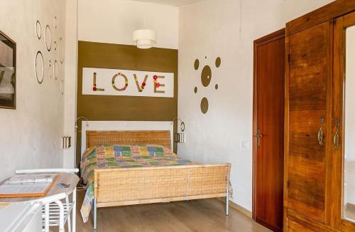 Castel di Tora Apartment | Stanza con terrazzo vista lago LAKEHOLIDAY IT