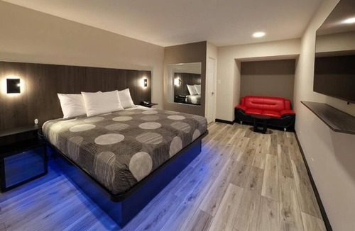 Chicago Heights Hotel | Star Inn & Suites