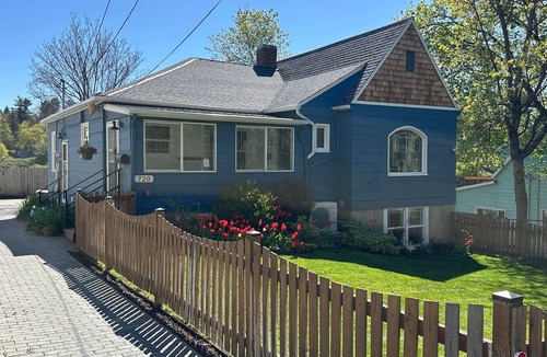 Pullman House | State Street Cottage, 2BR Apt