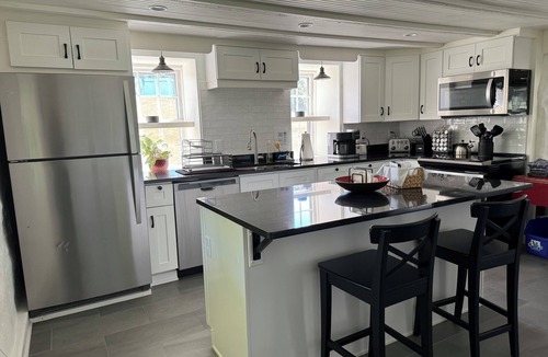 Charlottesville House | Stone Cottage, 3 bedroom, Pool and Pickleball