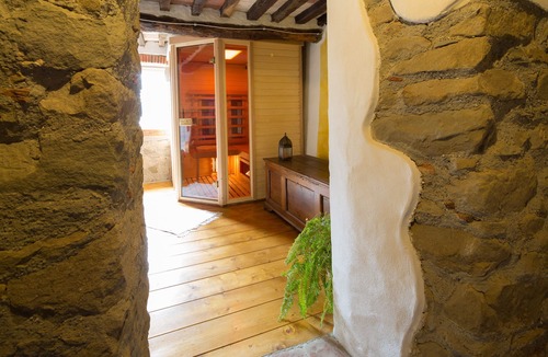 Boveglio House | Stone Rustico with Jacuzzi, Infrared Sauna Escluiva