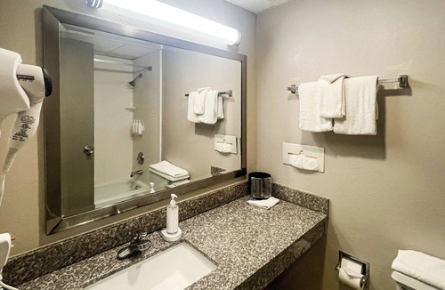Fremont Hotel | Studio 6 Suites Fremont, OH
