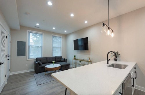 Barney Circle Apartment | Stunning 2-Bedroom Apartment near Metro