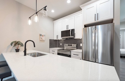 Barney Circle Apartment | Stunning 2-Bedroom Apartment near Metro