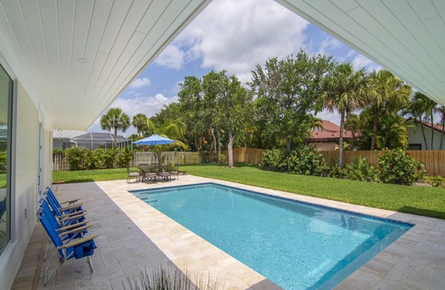 South Beach House | Stunning Beach side Pool Home - Sleeps 6 -Moorings/Floralton Beach area