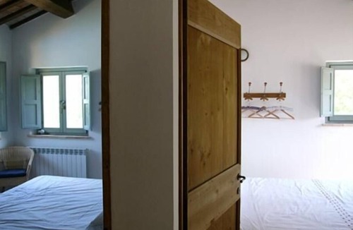 Montegiorgio House | Stunning Le Marche 4 double bedroom farmhouse with private pool.