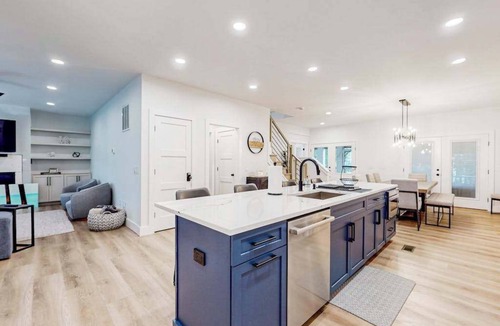 Long Neck House | Stunning Peninsula getaway with pools, hot tubs, sports courts, & on-site golf