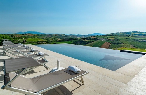 Ripatransone Villa | Stunning private villa with A/C, WIFI, private pool, TV, patio, pets allowed and panoramic view