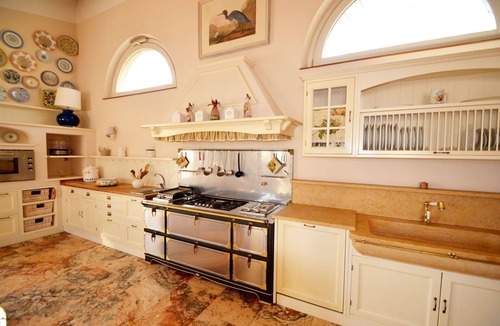 Signa Villa | Stunning private villa for 14 guests with A/C, WIFI, private pool, hot tub and TV, close to Flor.