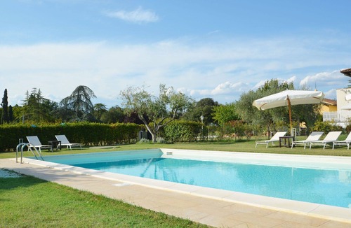 Signa Villa | Stunning private villa for 14 guests with A/C, WIFI, private pool, hot tub and TV, close to Flor.