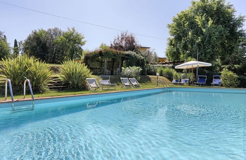 Lucca Villa | Stunning private villa for 12 guests with private pool, A/C, WIFI and TV, close to Lucca