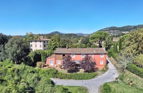 Lucca Villa | Stunning private villa for 12 guests with private pool, A/C, WIFI and TV, close to Lucca