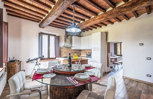 Chioano Villa | Stunning private villa for 5 people with WIFI, private pool, TV, pets allowed and parking