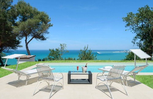 Ancona Villa | Stunning private villa with A/C, private pool, WIFI, TV, terrace, pets allowed and panoramic view