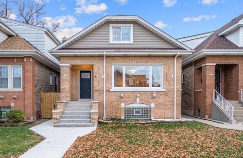 Cragin House | Stunning & Spacious 7BD Home with garage!