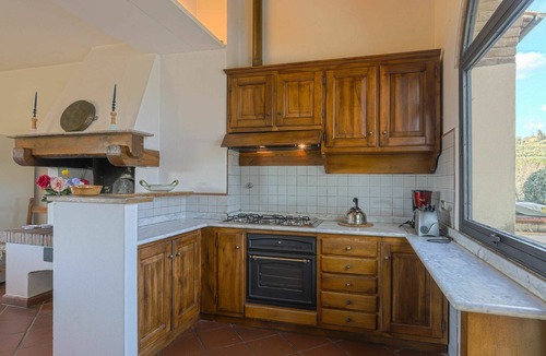 Scandicci House | Stunning villa for 12 guests with private pool, WIFI, TV, terrace, pets allowed and panoramic v.