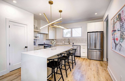 Fall Creek Place House | Stylish 4BR | Hot Tub | Patio | Firepit | Near DT