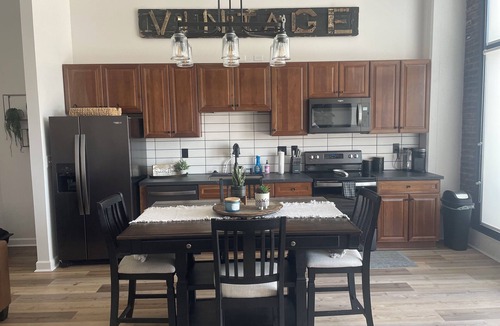 Sandusky Condo | Stylish Downtown Sandusky Condo Perfect for Family Getaway
